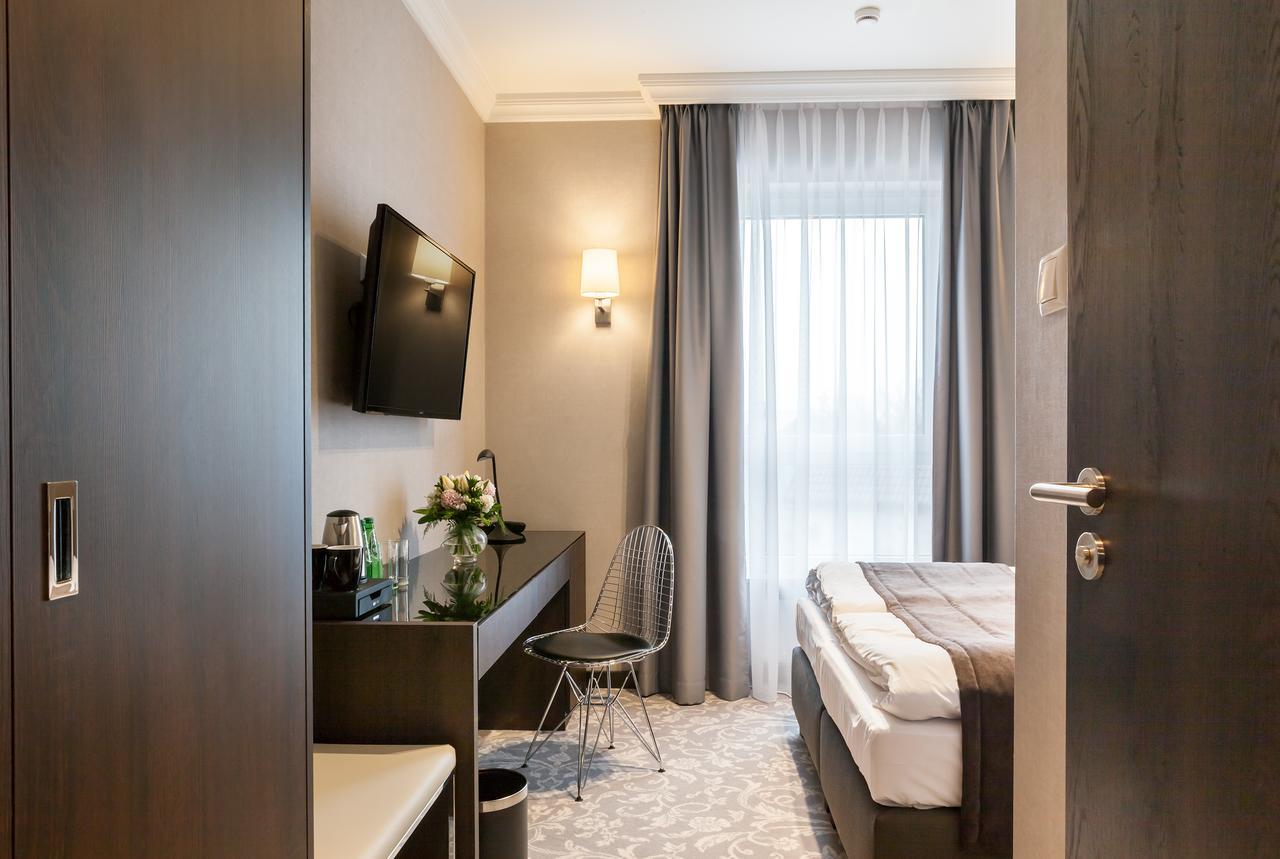 Hotel Mansor Ząbki Extérieur photo